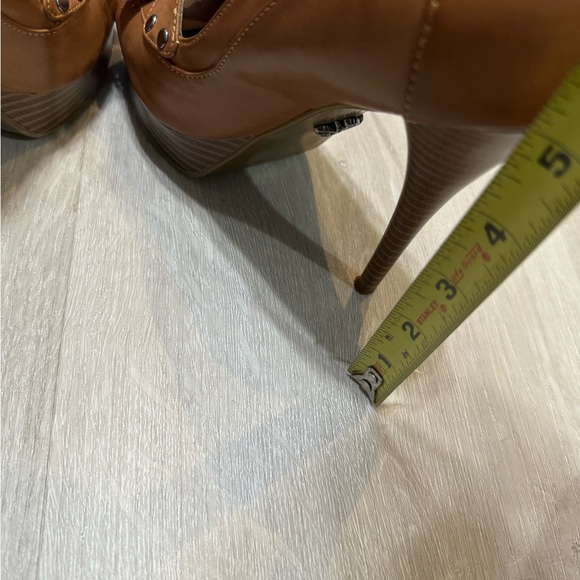 NWT! Simply Vera by Vera Wang Calf Colored Leather Heels - Picture 5 of 12